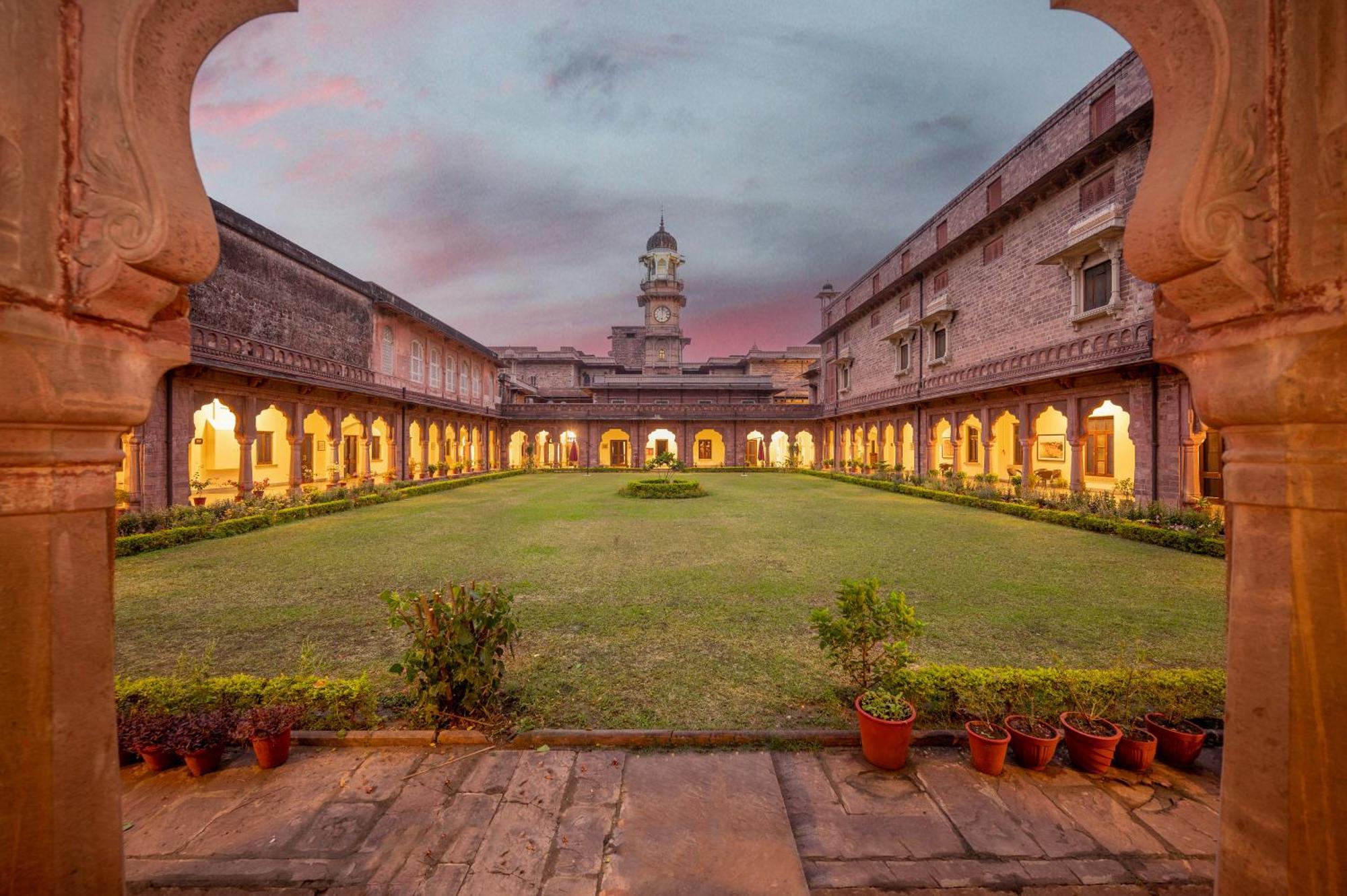 Umed Bhawan Palace, Kotah Экстерьер фото